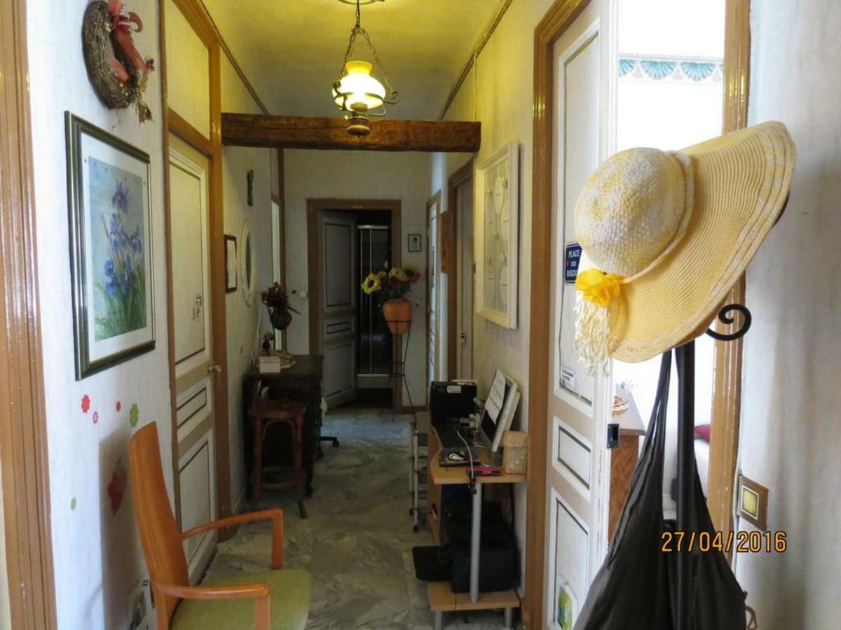 Chez Brigitte Guesthouse Nisa Exterior foto